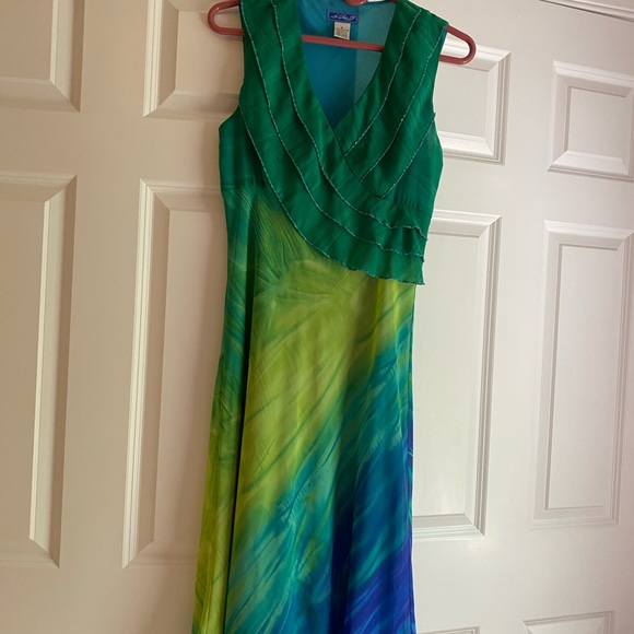 Beautiful green sleeveless dress - Picture 3 of 4